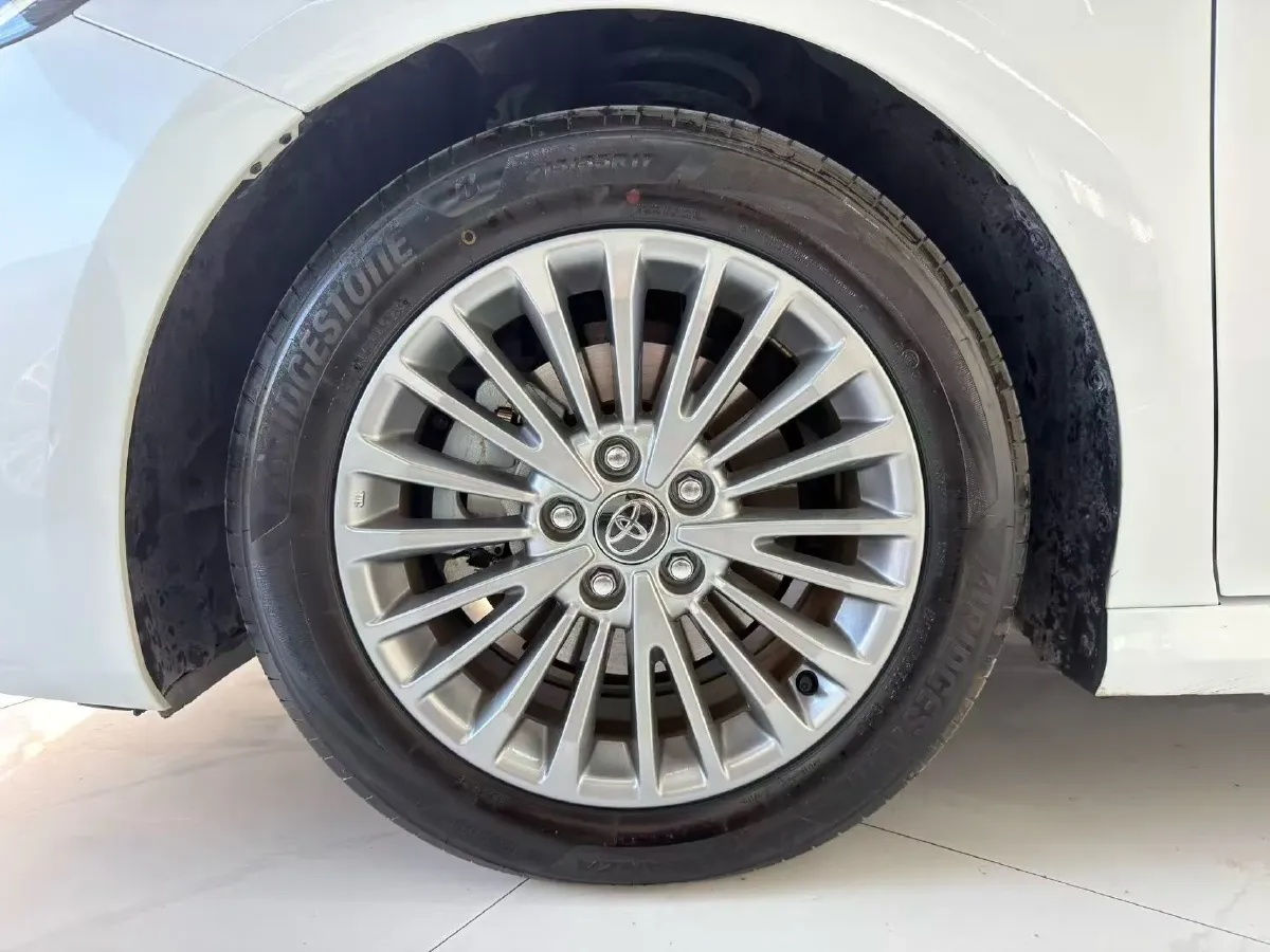 2024 Toyota Camry 2.0L 152HP L4 E-CVT Hybrid,autocango,china used car exporter,china ev exporter,chinese used car exporter,chinese used ev exporter