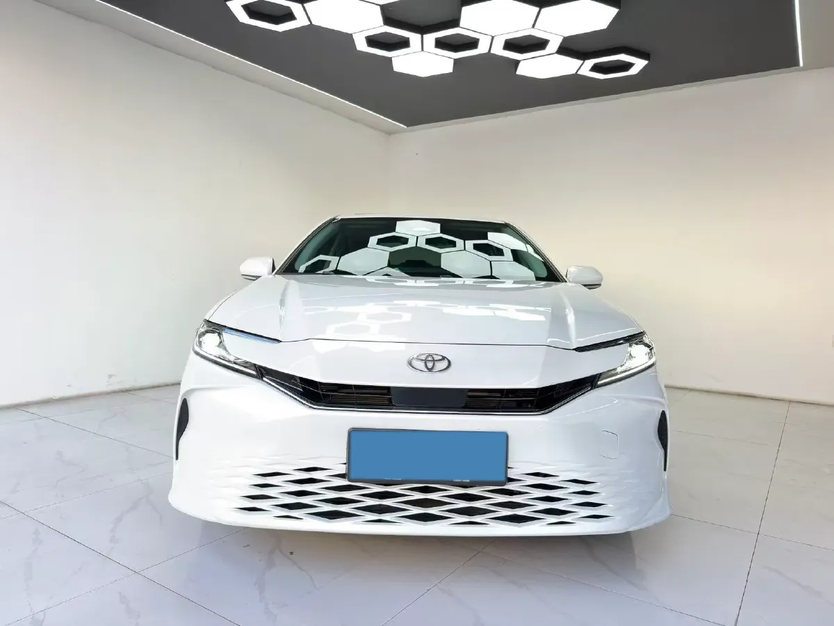 2024 Toyota Camry 2.0L 152HP L4 E-CVT Hybrid,autocango,china used car exporter,china ev exporter,chinese used car exporter,chinese used ev exporter