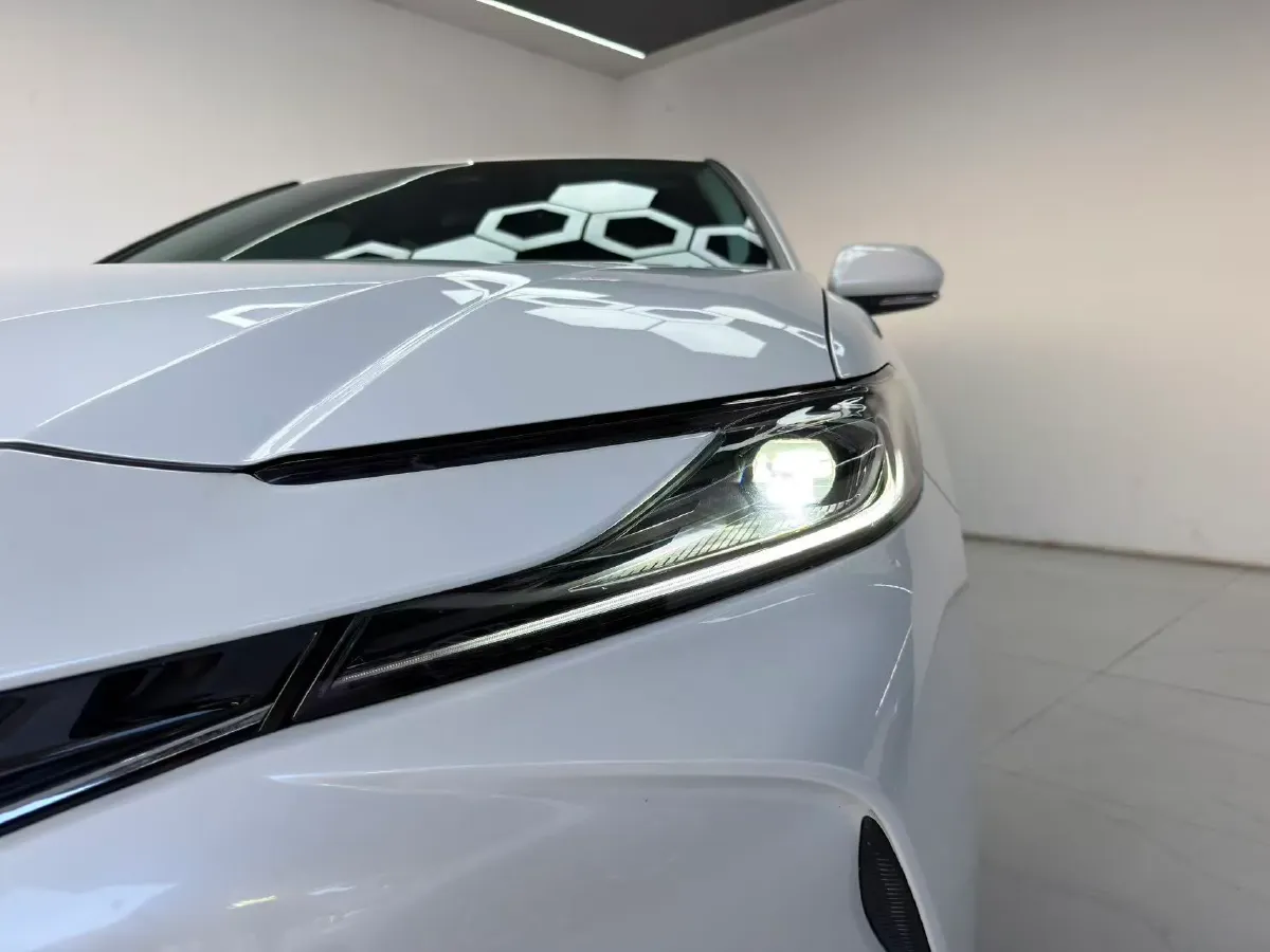 2024 Toyota Camry 2.0L 152HP L4 E-CVT Hybrid,autocango,china used car exporter,china ev exporter,chinese used car exporter,chinese used ev exporter