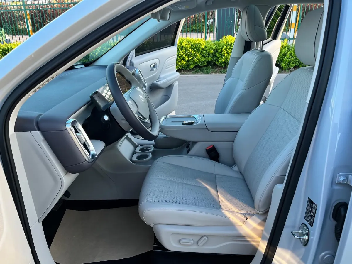 2025 Leapmotor B10 BEV 67.1KWH,autocango,china used car exporter,china ev exporter,chinese used car exporter,chinese used ev exporter