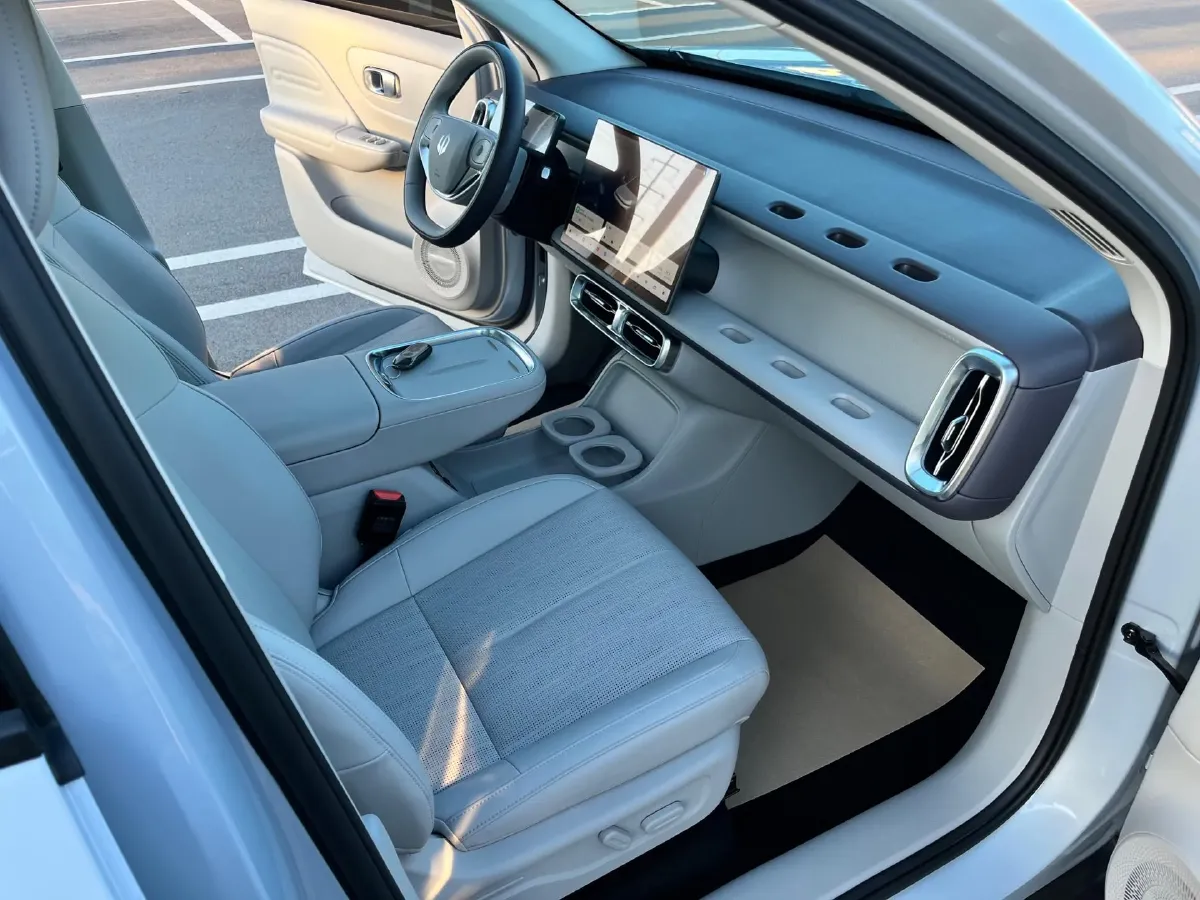 2025 Leapmotor B10 BEV 67.1KWH,autocango,china used car exporter,china ev exporter,chinese used car exporter,chinese used ev exporter