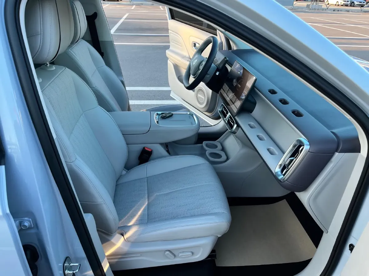 2025 Leapmotor B10 BEV 67.1KWH,autocango,china used car exporter,china ev exporter,chinese used car exporter,chinese used ev exporter