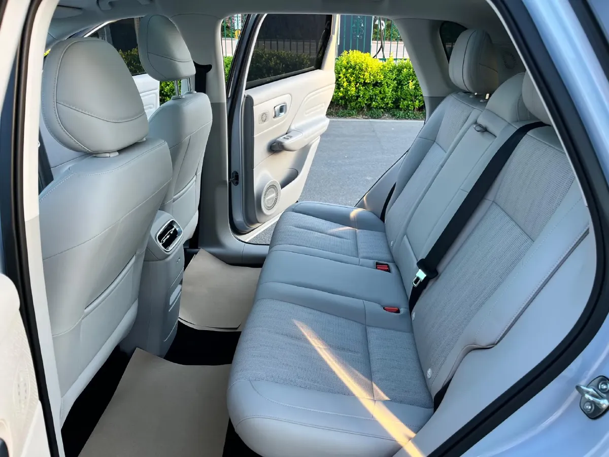 2025 Leapmotor B10 BEV 67.1KWH,autocango,china used car exporter,china ev exporter,chinese used car exporter,chinese used ev exporter