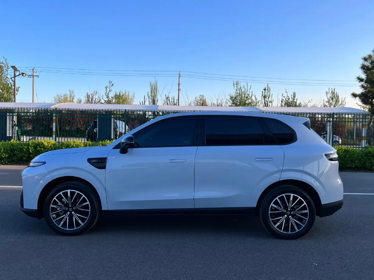 2025 Leapmotor B10 BEV 67.1KWH,autocango,china used car exporter,china ev exporter,chinese used car exporter,chinese used ev exporter