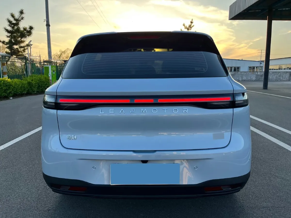 2025 Leapmotor B10 BEV 67.1KWH,autocango,china used car exporter,china ev exporter,chinese used car exporter,chinese used ev exporter
