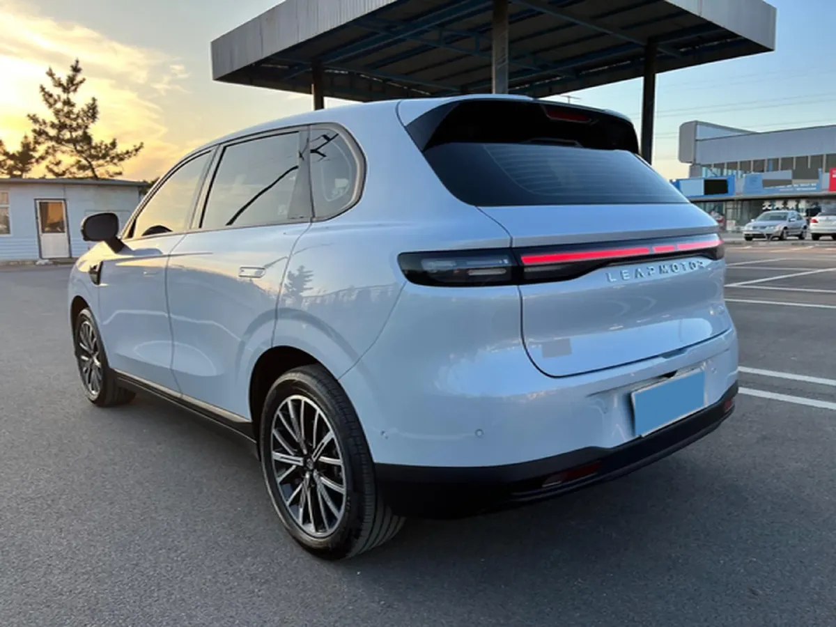 2025 Leapmotor B10 BEV 67.1KWH,autocango,china used car exporter,china ev exporter,chinese used car exporter,chinese used ev exporter