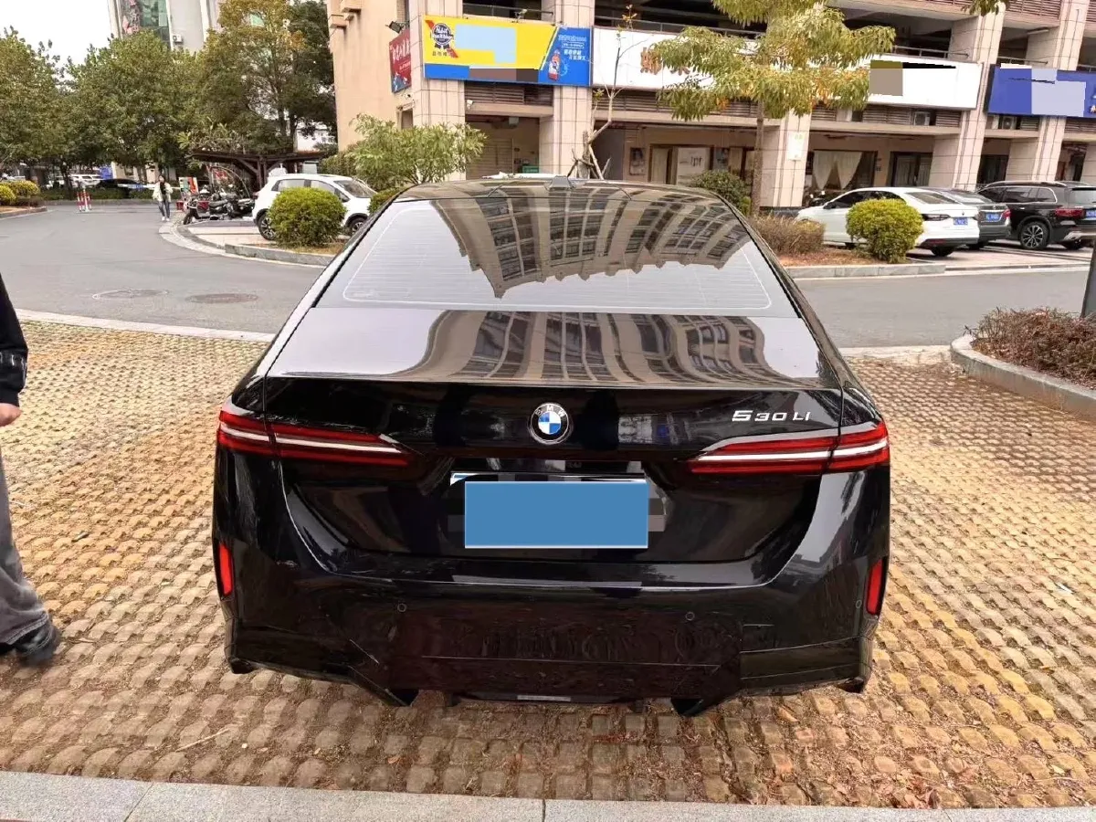2025 BMW 5 Series 2.0T 258HP L4 8AT,autocango,china used car exporter,china ev exporter,chinese used car exporter,chinese used ev exporter