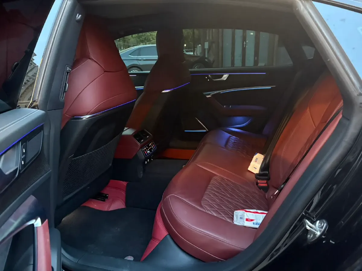 2023 Audi A7L 2.0T 245HP L4 7DCT,autocango,china used car exporter,china ev exporter,chinese used car exporter,chinese used ev exporter