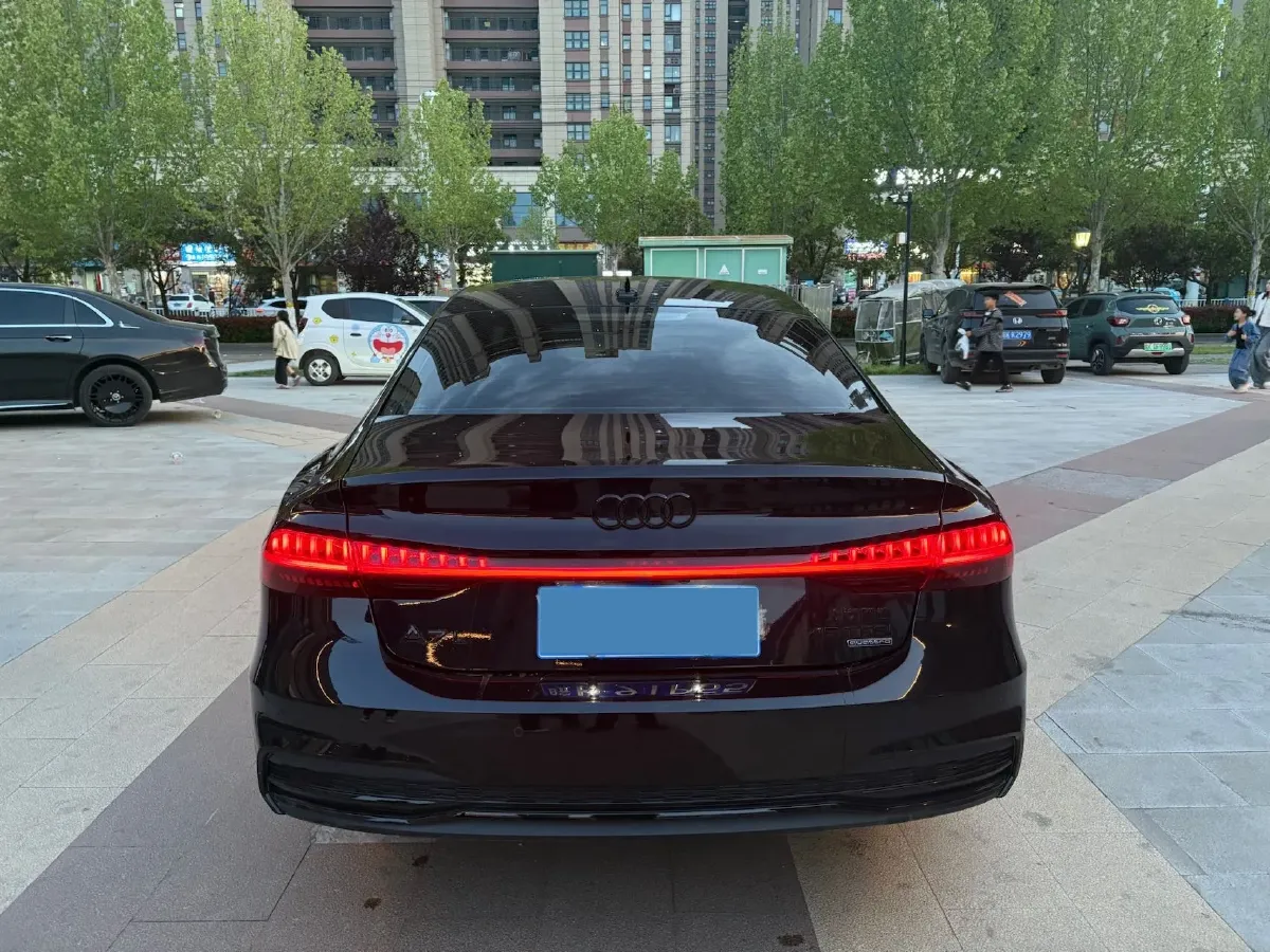 2023 Audi A7L 2.0T 245HP L4 7DCT,autocango,china used car exporter,china ev exporter,chinese used car exporter,chinese used ev exporter