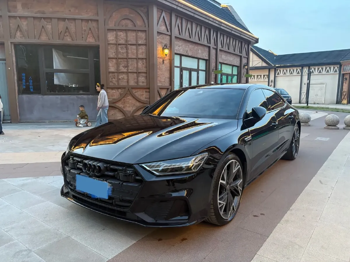 2023 Audi A7L 2.0T 245HP L4 7DCT,autocango,china used car exporter,china ev exporter,chinese used car exporter,chinese used ev exporter