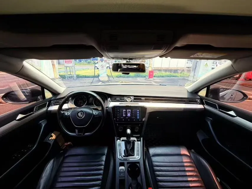 2018 Volkswagen Magotan 1.8T 180HP L4 7DCT,autocango,china used car exporter,china ev exporter,chinese used car exporter,chinese used ev exporter