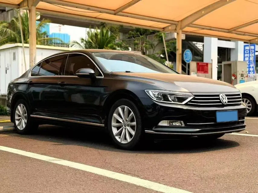 2018 Volkswagen Magotan 1.8T 180HP L4 7DCT,autocango,china used car exporter,china ev exporter,chinese used car exporter,chinese used ev exporter