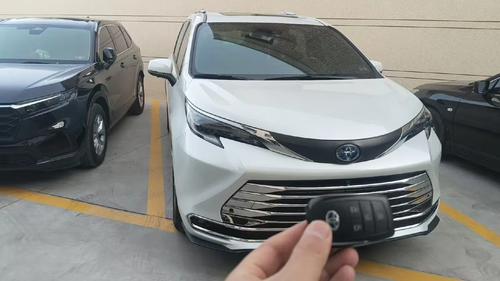 2023 Toyota Sienna 2.5L 189HP L4 E-CVT Hybrid,autocango,china used car exporter,china ev exporter,chinese used car exporter,chinese used ev exporter
