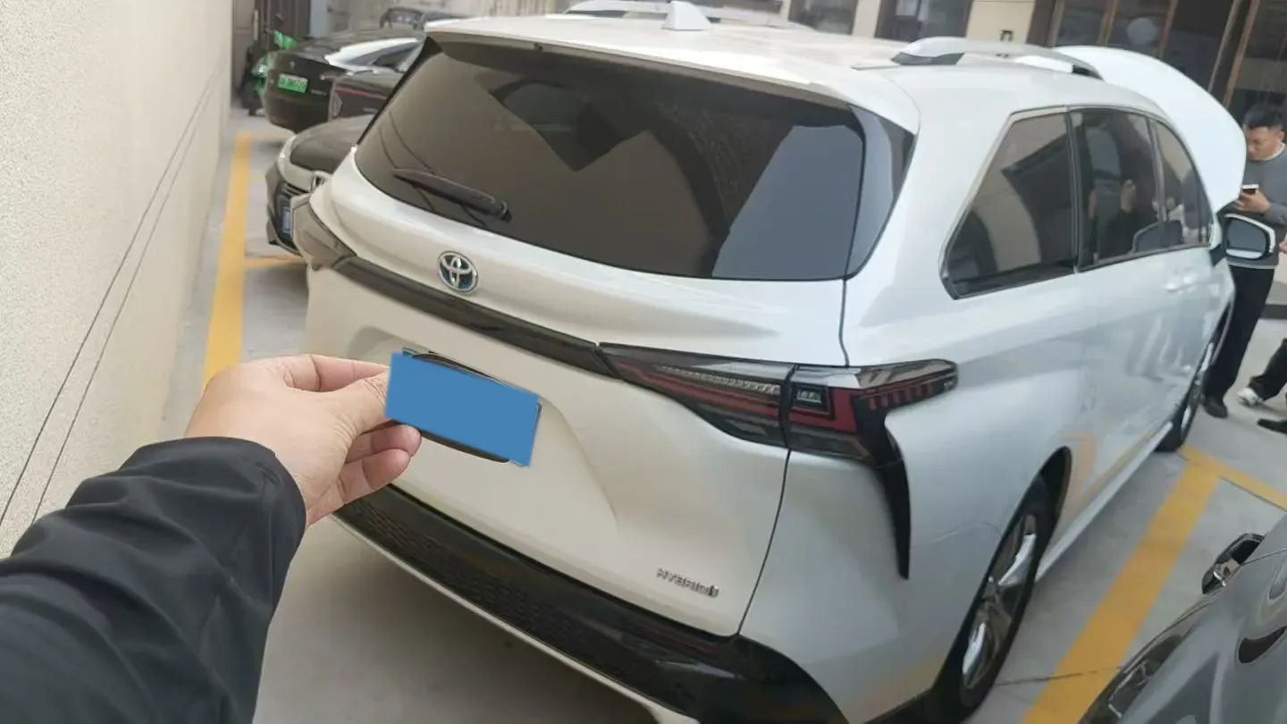 2023 Toyota Sienna 2.5L 189HP L4 E-CVT Hybrid,autocango,china used car exporter,china ev exporter,chinese used car exporter,chinese used ev exporter