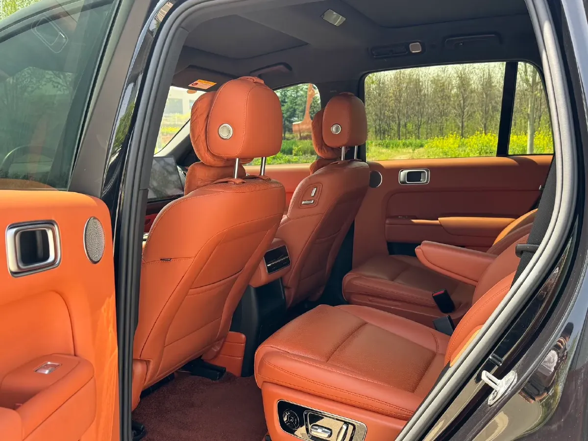 2023 Li L8 Range Extended 154HP REEV 40.9KWH,autocango,china used car exporter,china ev exporter,chinese used car exporter,chinese used ev exporter