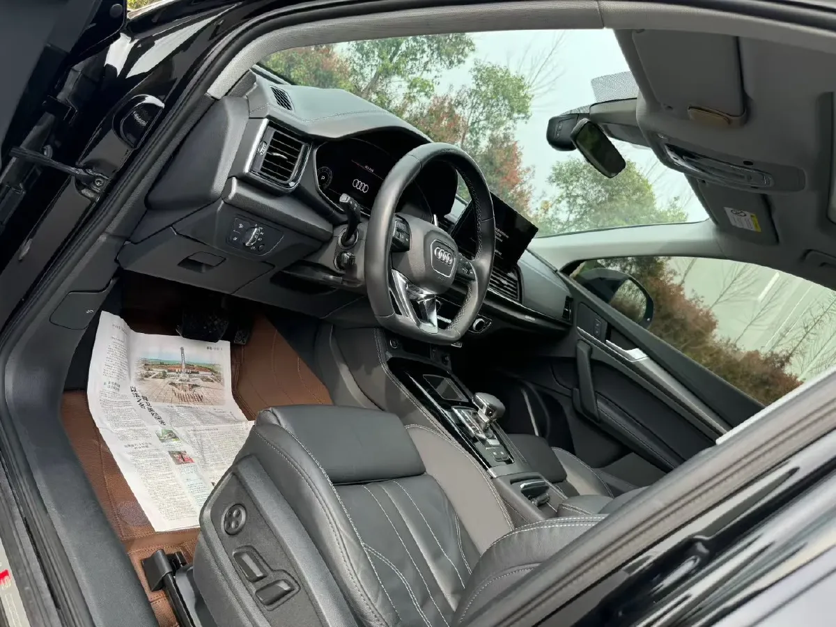 2022 Audi Q5L 2.0T 190HP L4 7DCT,autocango,china used car exporter,china ev exporter,chinese used car exporter,chinese used ev exporter