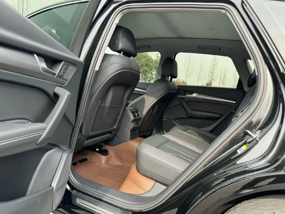 2022 Audi Q5L 2.0T 190HP L4 7DCT,autocango,china used car exporter,china ev exporter,chinese used car exporter,chinese used ev exporter