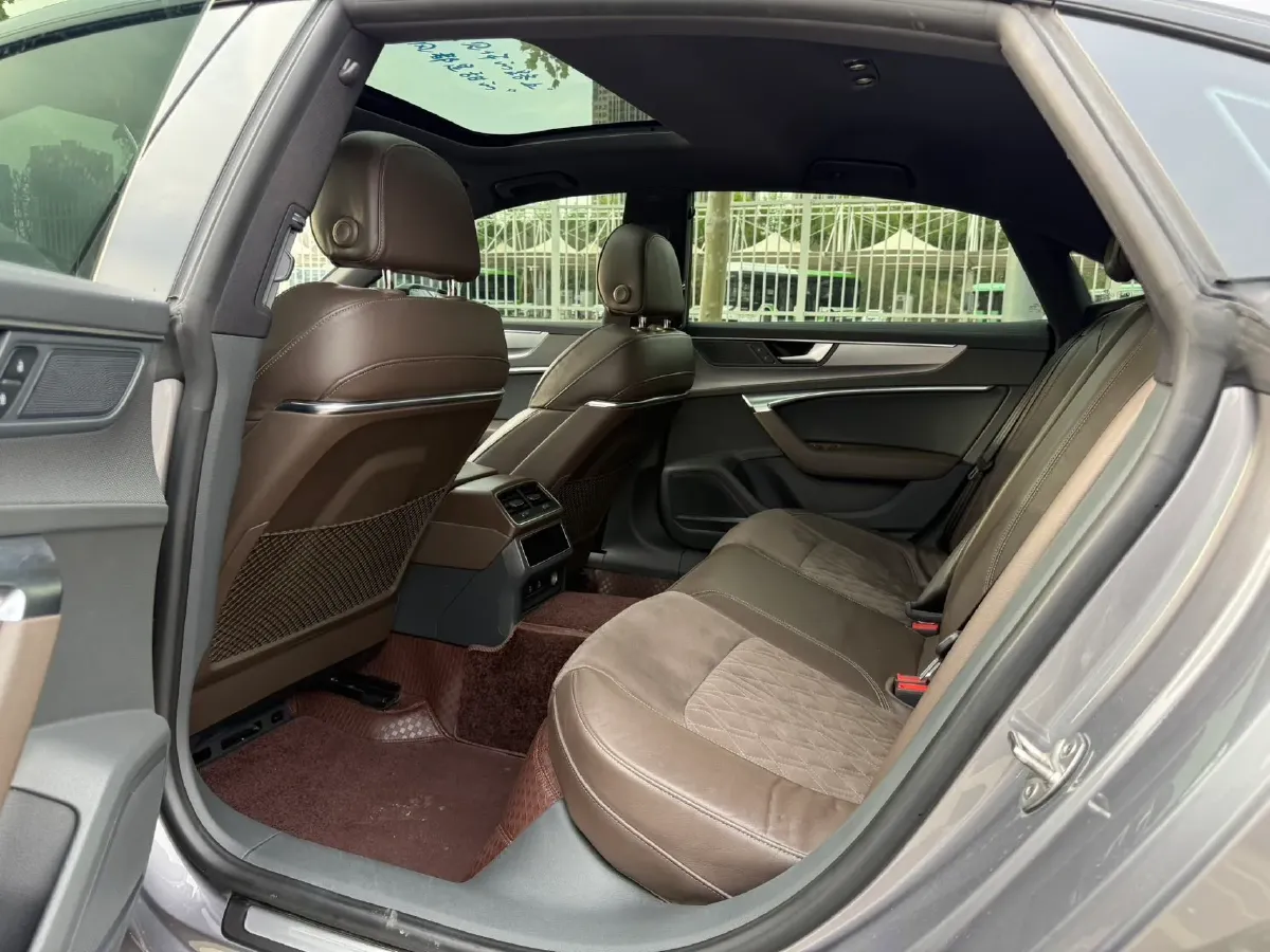 2022 Jeep Wrangler 2.0T 266HP L4 8AT,autocango,china used car exporter,china ev exporter,chinese used car exporter,chinese used ev exporter