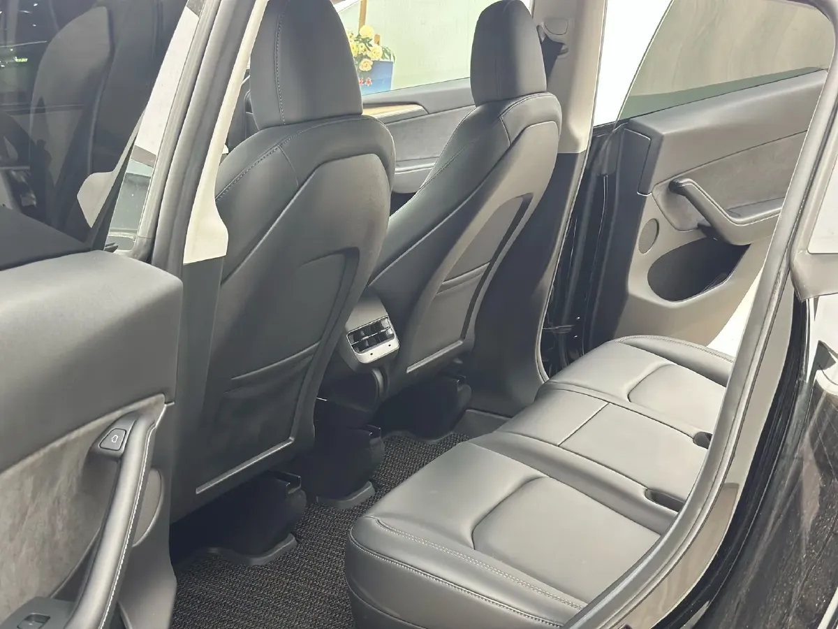 2022 Tesla Model Y BEV 60KWH,autocango,china used car exporter,china ev exporter,chinese used car exporter,chinese used ev exporter