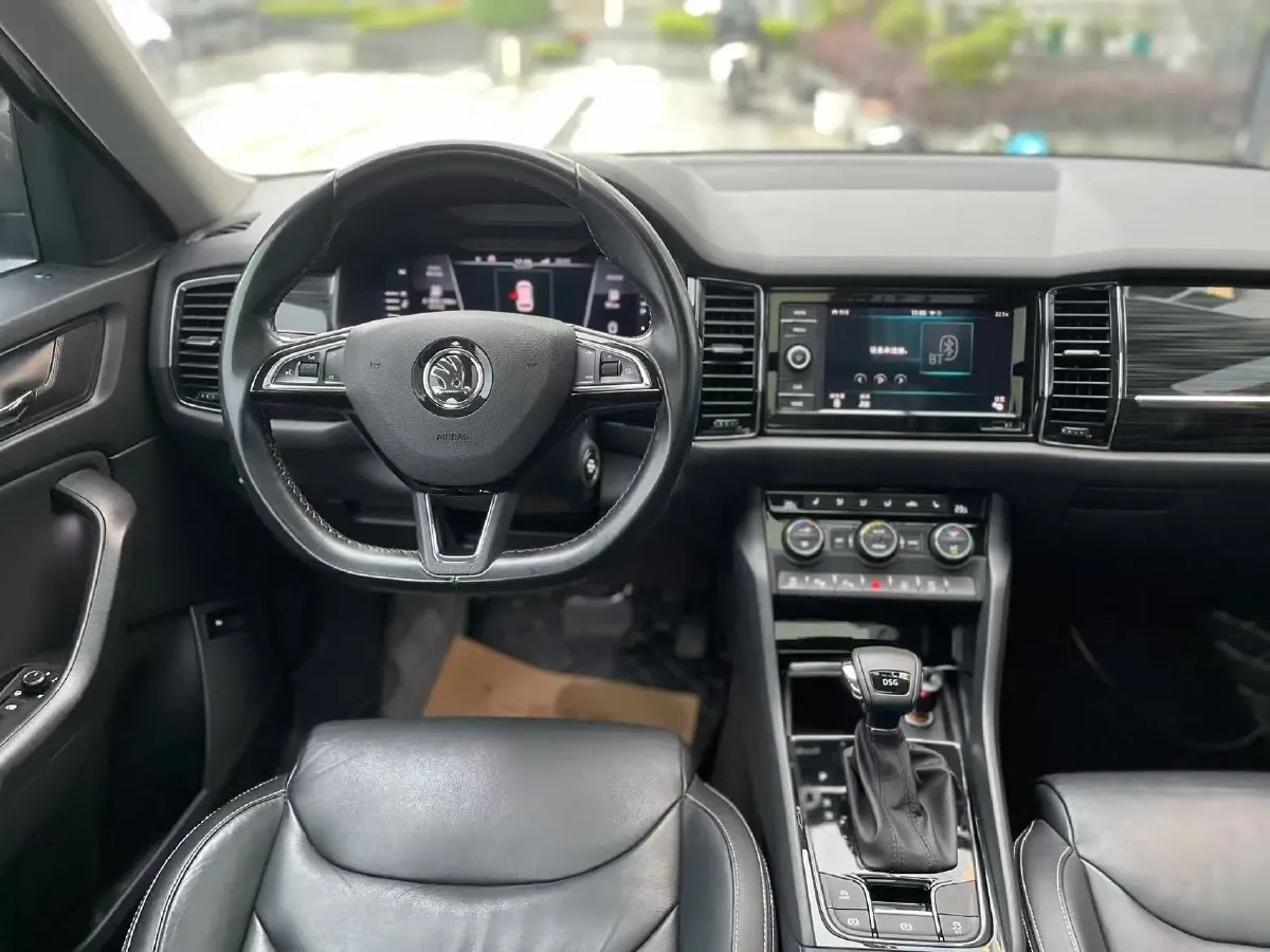 2019 Skoda Superb 2.0T 220HP L4 7DCT,autocango,china used car exporter,china ev exporter,chinese used car exporter,chinese used ev exporter