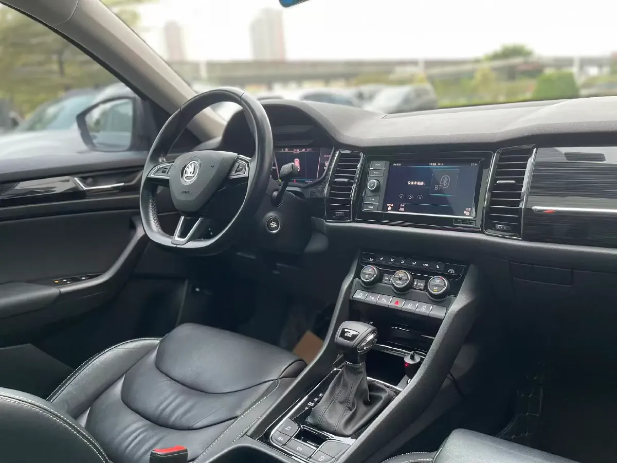 2019 Skoda Superb 2.0T 220HP L4 7DCT,autocango,china used car exporter,china ev exporter,chinese used car exporter,chinese used ev exporter