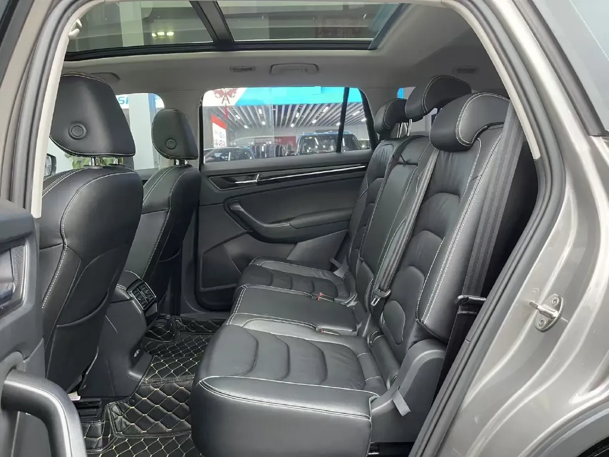 2019 Skoda Superb 2.0T 220HP L4 7DCT,autocango,china used car exporter,china ev exporter,chinese used car exporter,chinese used ev exporter