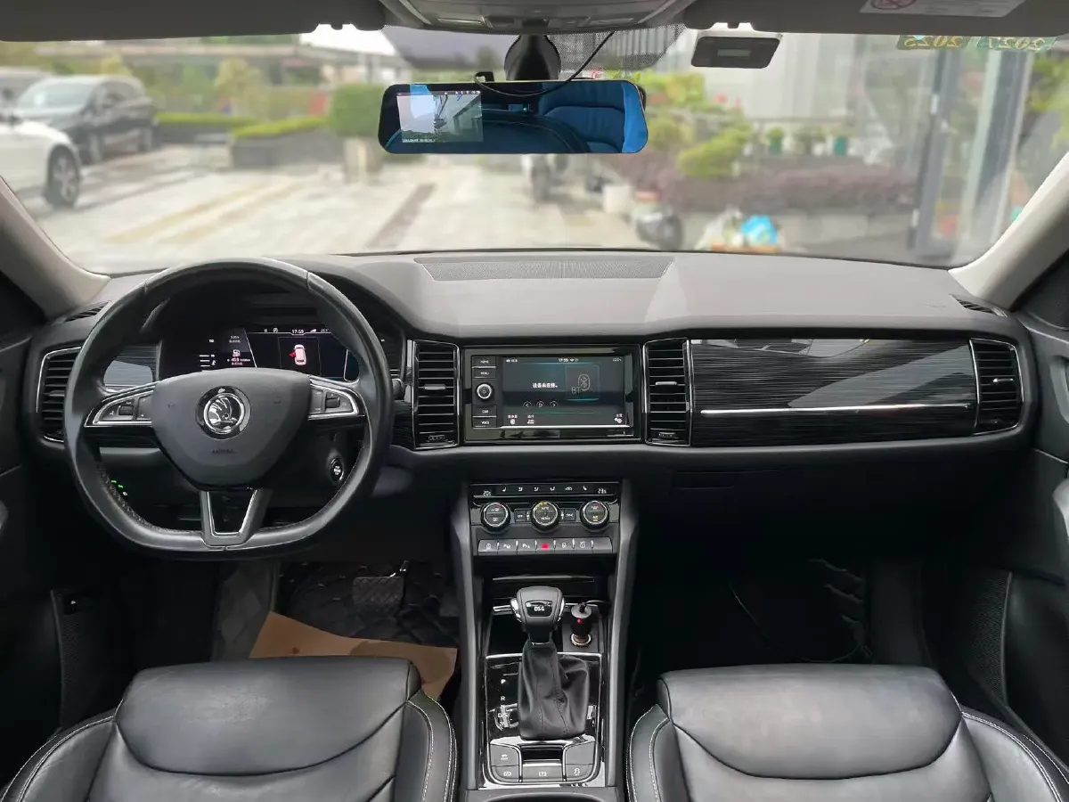 2019 Skoda Superb 2.0T 220HP L4 7DCT,autocango,china used car exporter,china ev exporter,chinese used car exporter,chinese used ev exporter