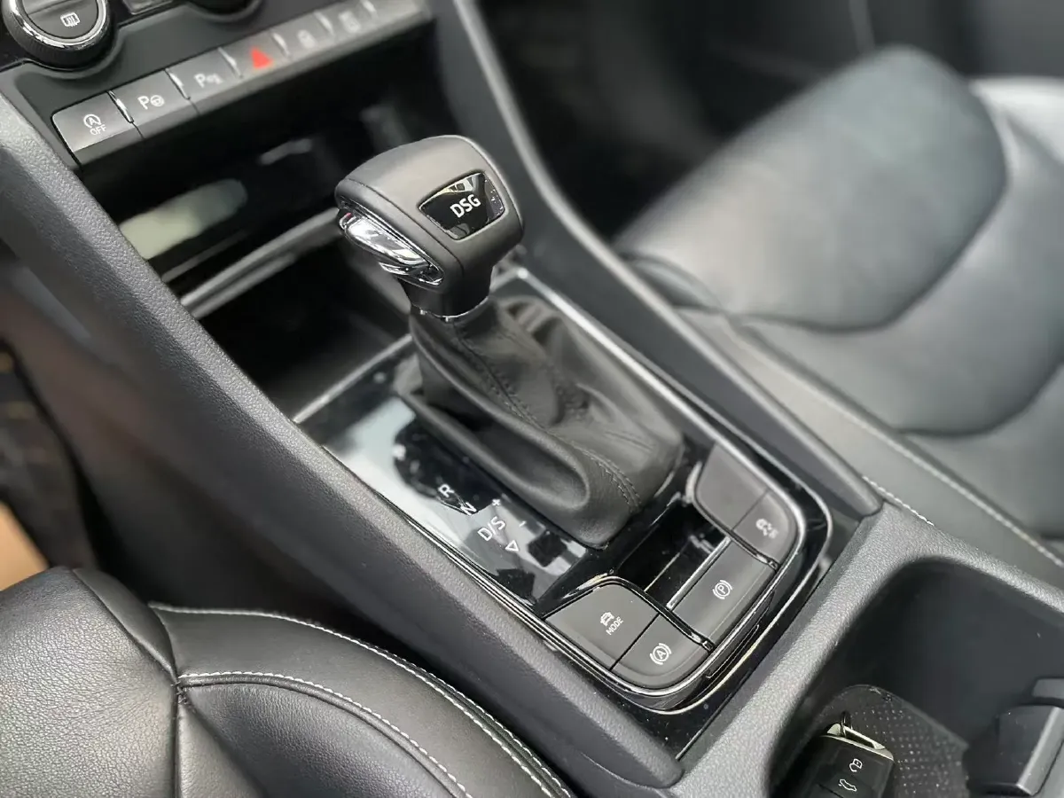 2019 Skoda Superb 2.0T 220HP L4 7DCT,autocango,china used car exporter,china ev exporter,chinese used car exporter,chinese used ev exporter