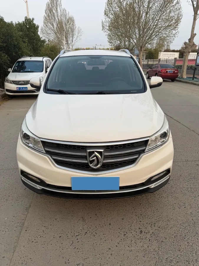 2019 BaoJun 730 1.5L 105HP L4 6MT,autocango,china used car exporter,china ev exporter,chinese used car exporter,chinese used ev exporter