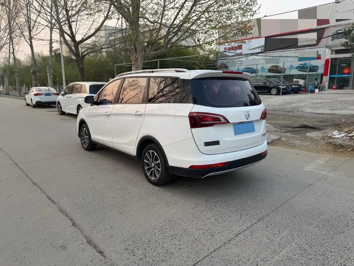 2019 BaoJun 730 1.5L 105HP L4 6MT,autocango,china used car exporter,china ev exporter,chinese used car exporter,chinese used ev exporter