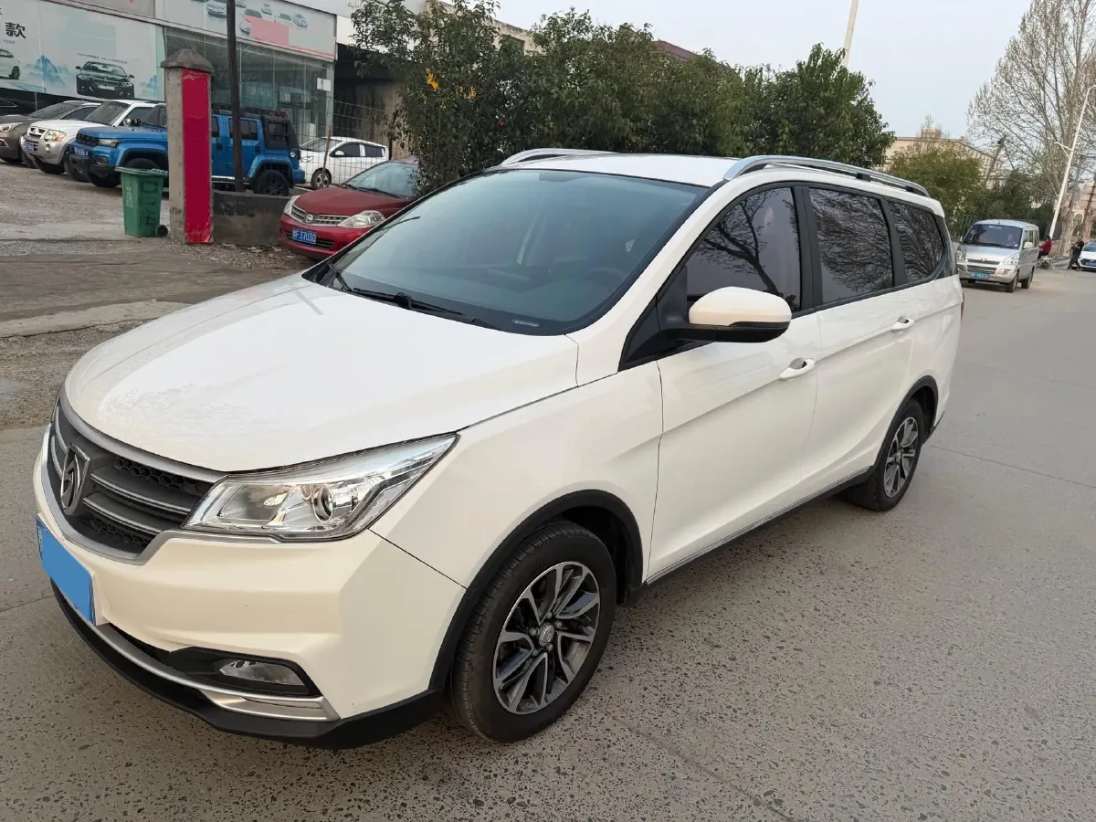 2019 BaoJun 730 1.5L 105HP L4 6MT,autocango,china used car exporter,china ev exporter,chinese used car exporter,chinese used ev exporter