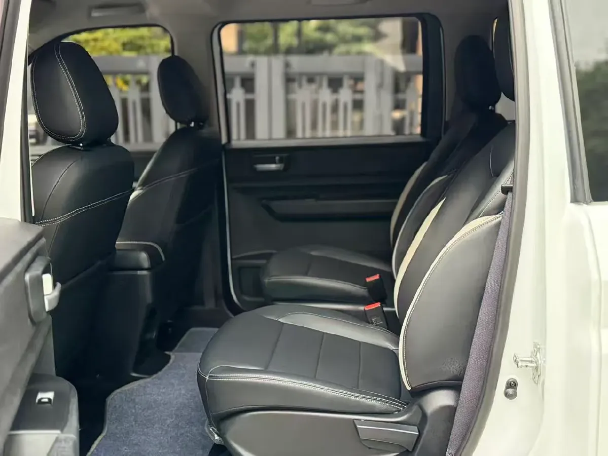 2021 WuLing HongGuang Plus 1.5L 99HP L4 6MT,autocango,china used car exporter,china ev exporter,chinese used car exporter,chinese used ev exporter