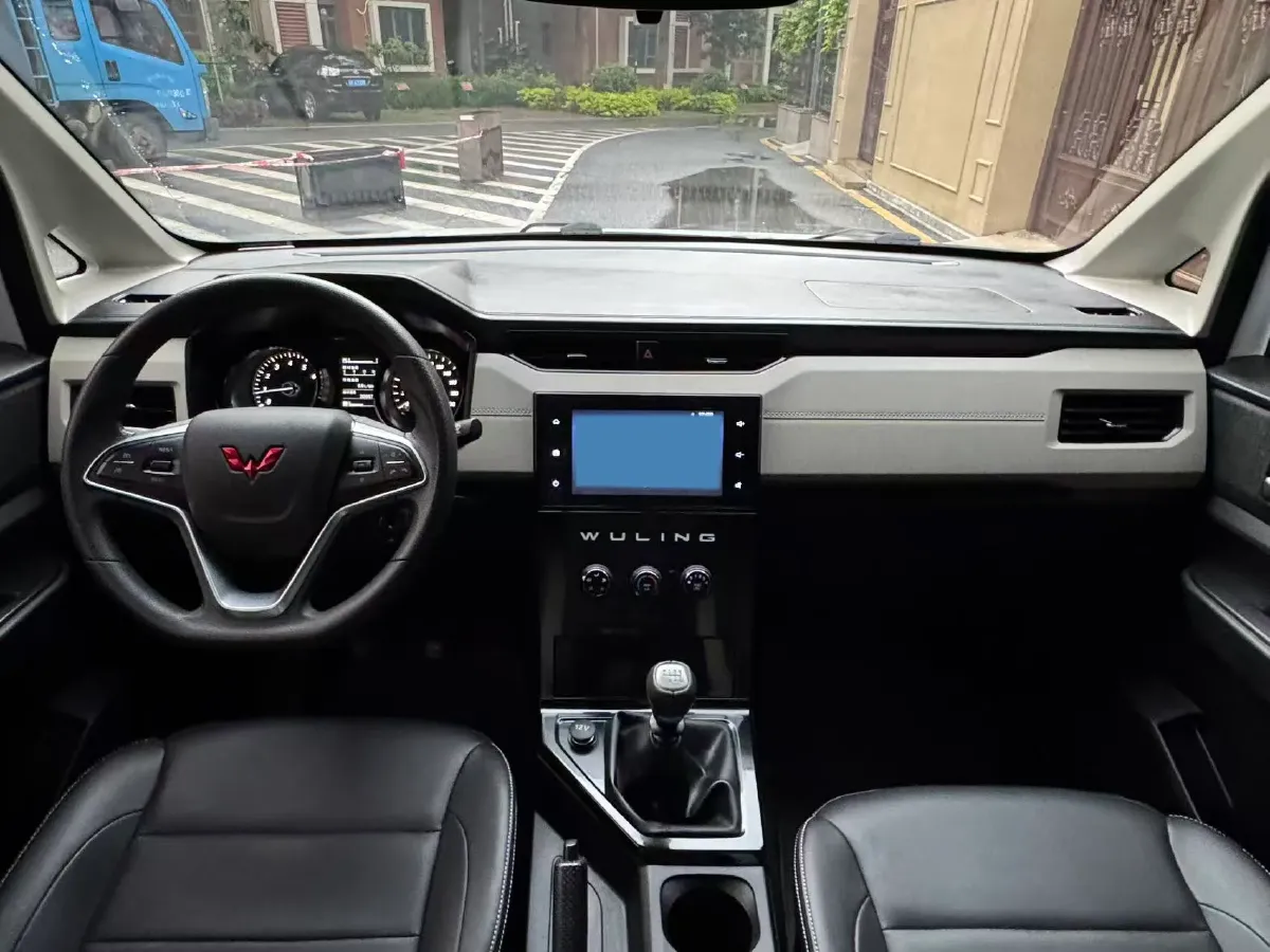 2021 WuLing HongGuang Plus 1.5L 99HP L4 6MT,autocango,china used car exporter,china ev exporter,chinese used car exporter,chinese used ev exporter