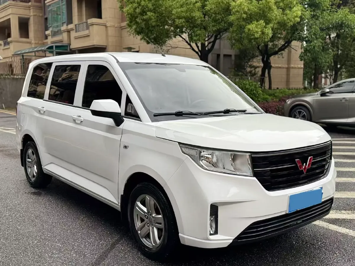 2021 WuLing HongGuang Plus 1.5L 99HP L4 6MT,autocango,china used car exporter,china ev exporter,chinese used car exporter,chinese used ev exporter