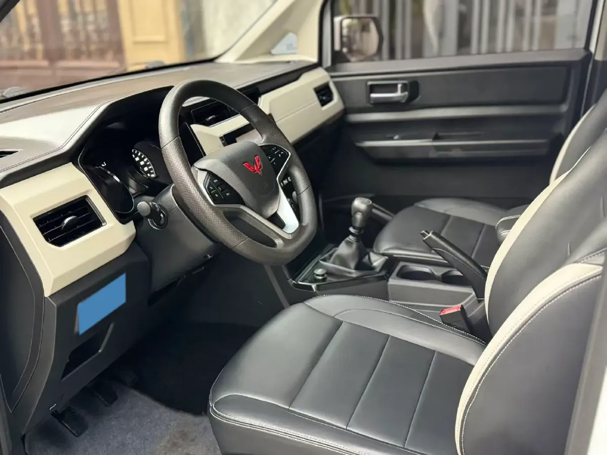 2021 WuLing HongGuang Plus 1.5L 99HP L4 6MT,autocango,china used car exporter,china ev exporter,chinese used car exporter,chinese used ev exporter