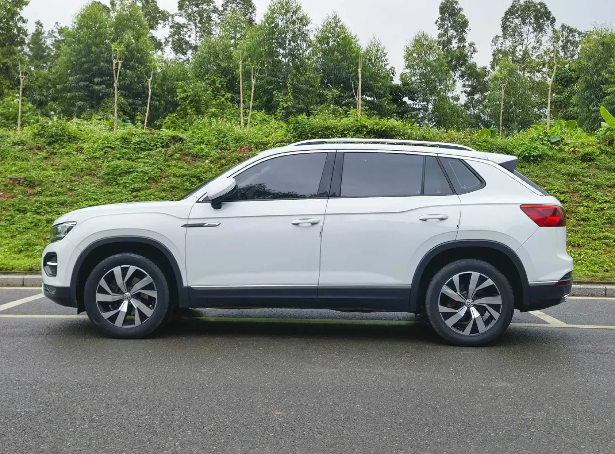 2019 MINI CLUBMAN 1.5T 102HP L3 6AT,autocango,china used car exporter,china ev exporter,chinese used car exporter,chinese used ev exporter