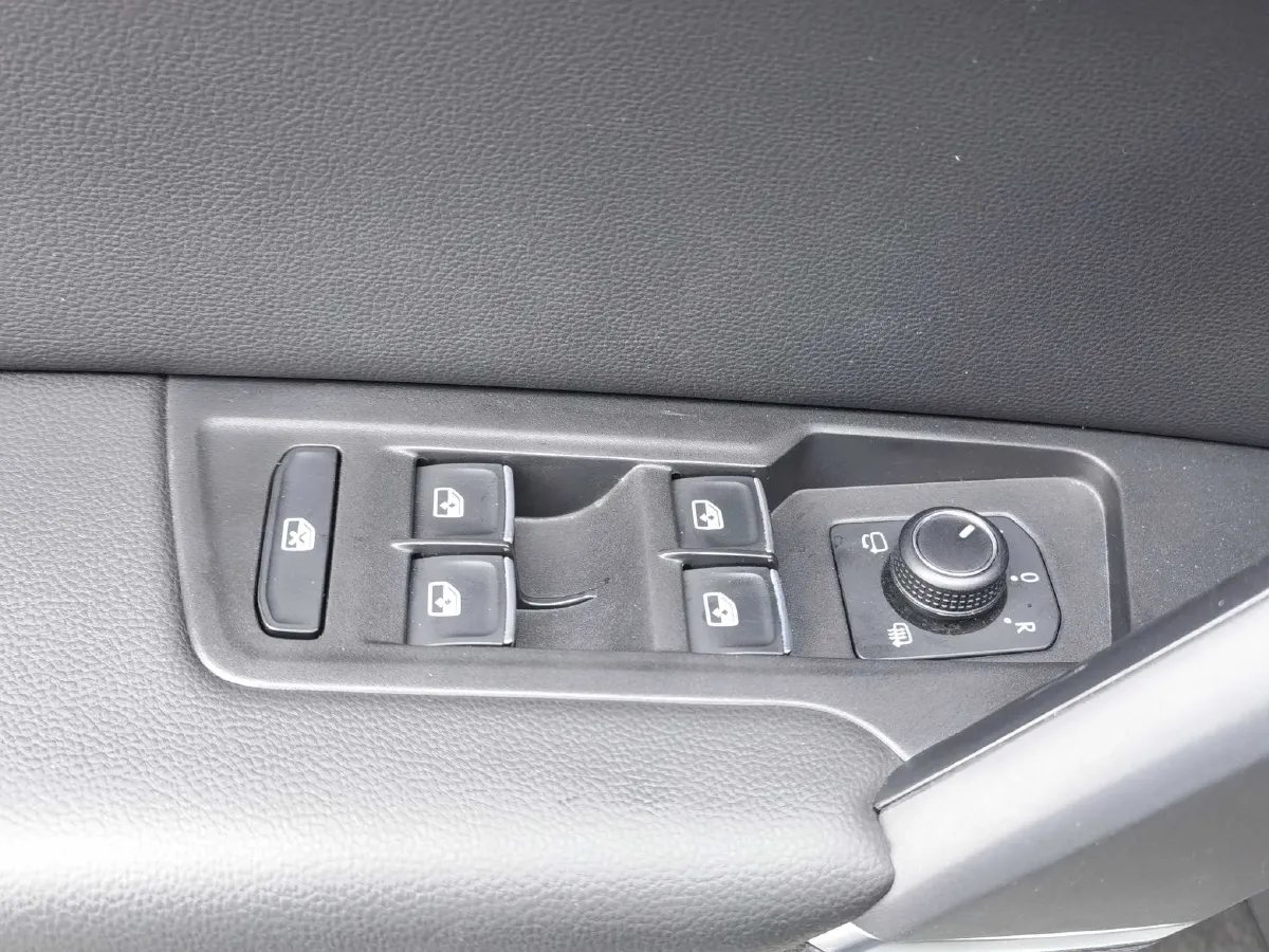 2019 MINI CLUBMAN 1.5T 102HP L3 6AT,autocango,china used car exporter,china ev exporter,chinese used car exporter,chinese used ev exporter