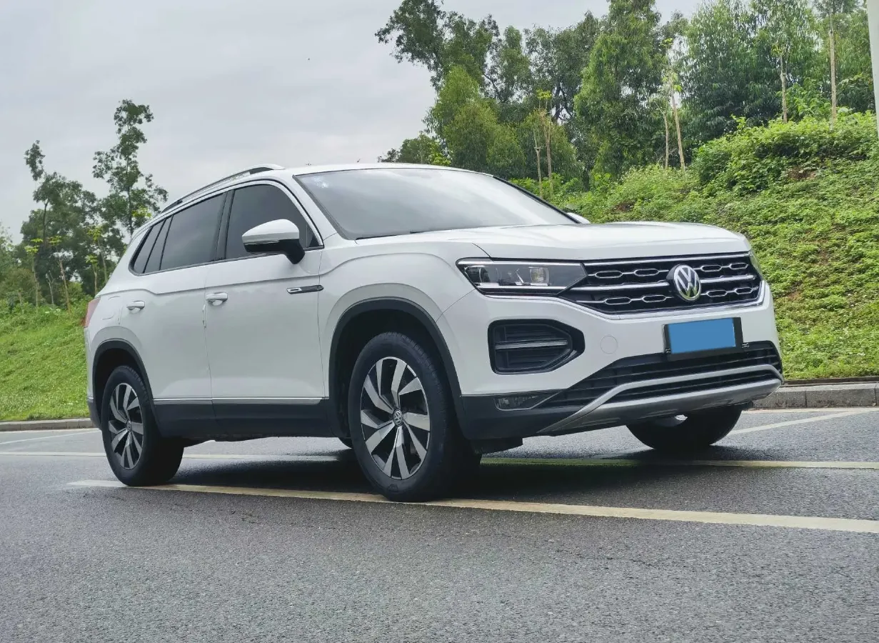 2019 MINI CLUBMAN 1.5T 102HP L3 6AT,autocango,china used car exporter,china ev exporter,chinese used car exporter,chinese used ev exporter