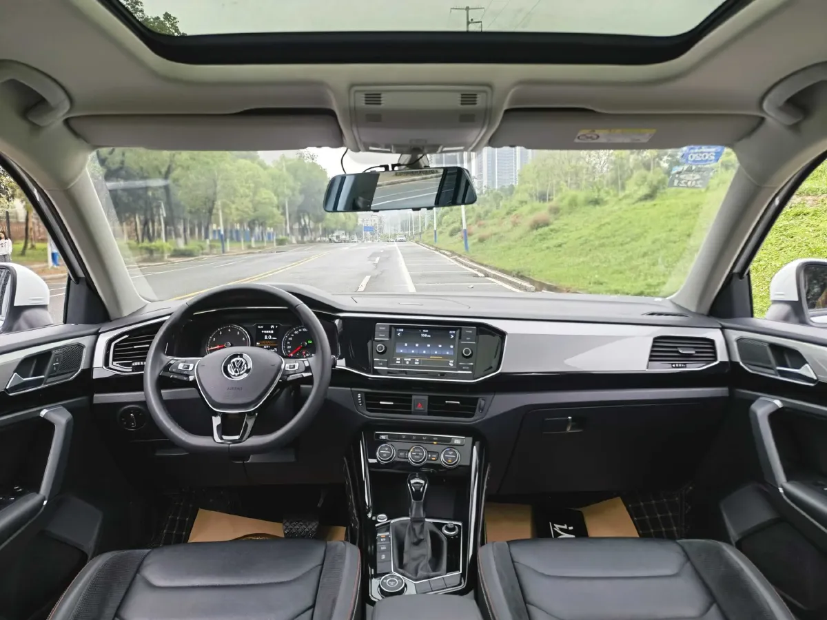 2019 MINI CLUBMAN 1.5T 102HP L3 6AT,autocango,china used car exporter,china ev exporter,chinese used car exporter,chinese used ev exporter