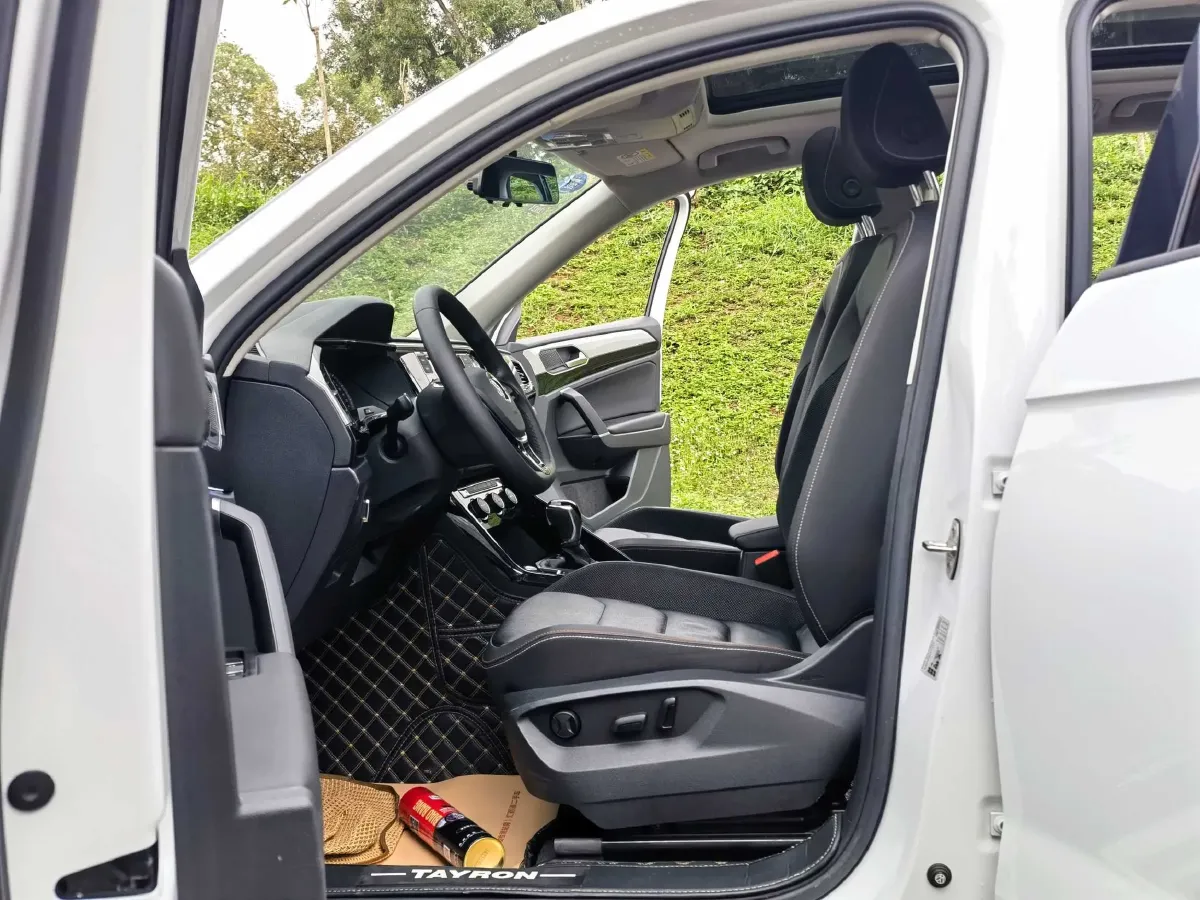 2019 MINI CLUBMAN 1.5T 102HP L3 6AT,autocango,china used car exporter,china ev exporter,chinese used car exporter,chinese used ev exporter