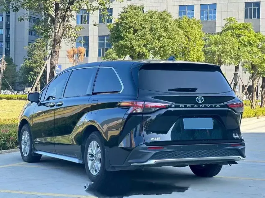2024 Toyota Granvia 2.5L 189HP L4 E-CVT Hybrid,autocango,china used car exporter,china ev exporter,chinese used car exporter,chinese used ev exporter