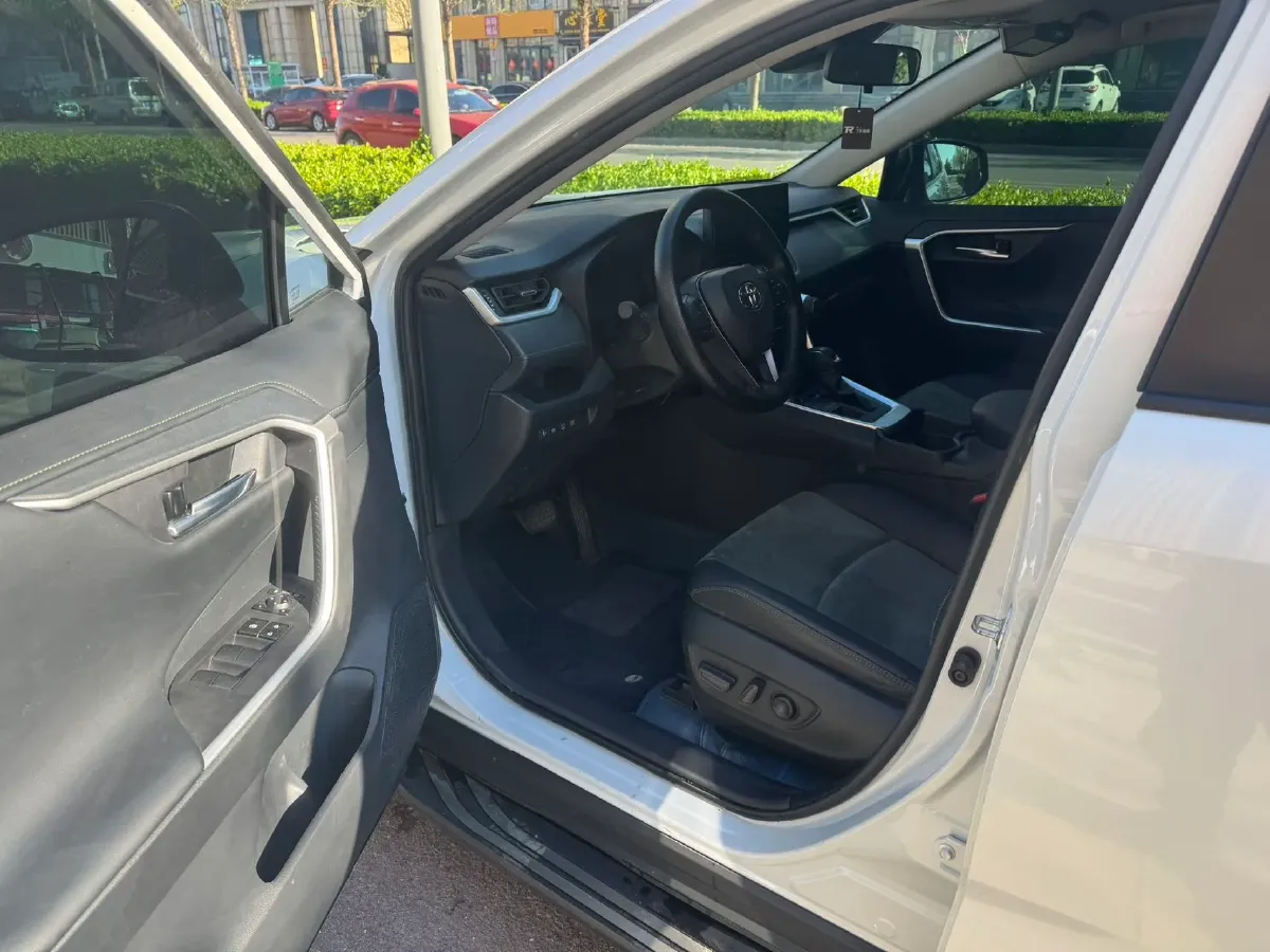 2024 Toyota RAV4 2.0L 171HP L4 CVT,autocango,china used car exporter,china ev exporter,chinese used car exporter,chinese used ev exporter