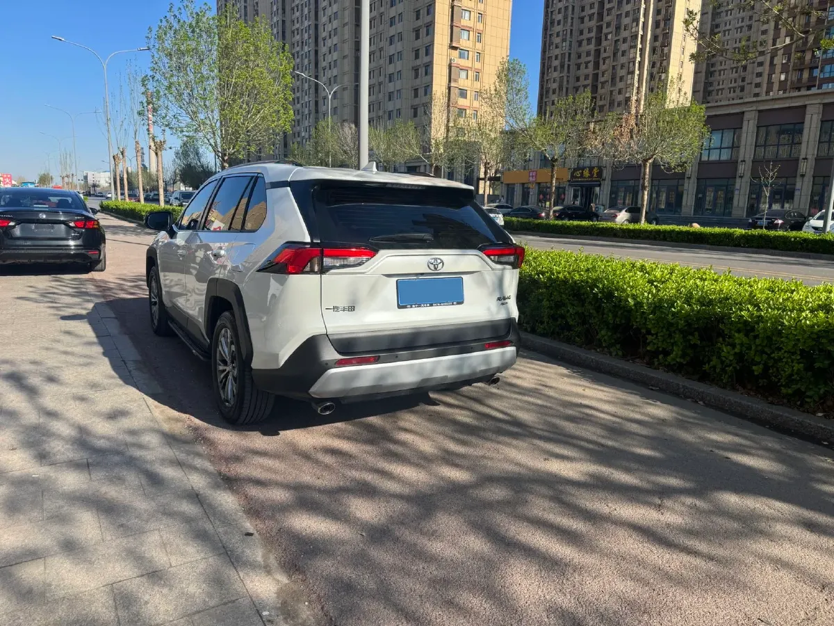 2024 Toyota RAV4 2.0L 171HP L4 CVT,autocango,china used car exporter,china ev exporter,chinese used car exporter,chinese used ev exporter