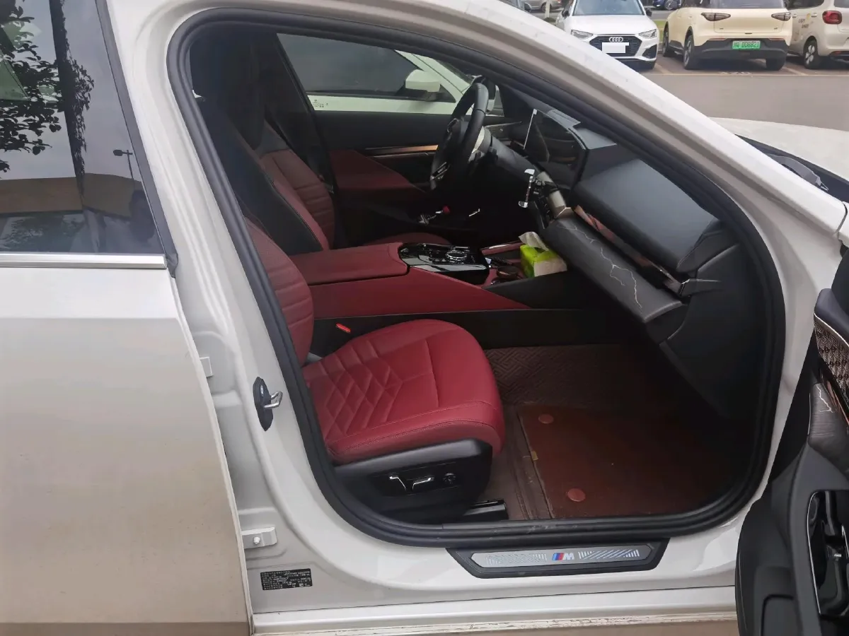 2024 BMW 5 Series 2.0T 258HP L4 8AT,autocango,china used car exporter,china ev exporter,chinese used car exporter,chinese used ev exporter