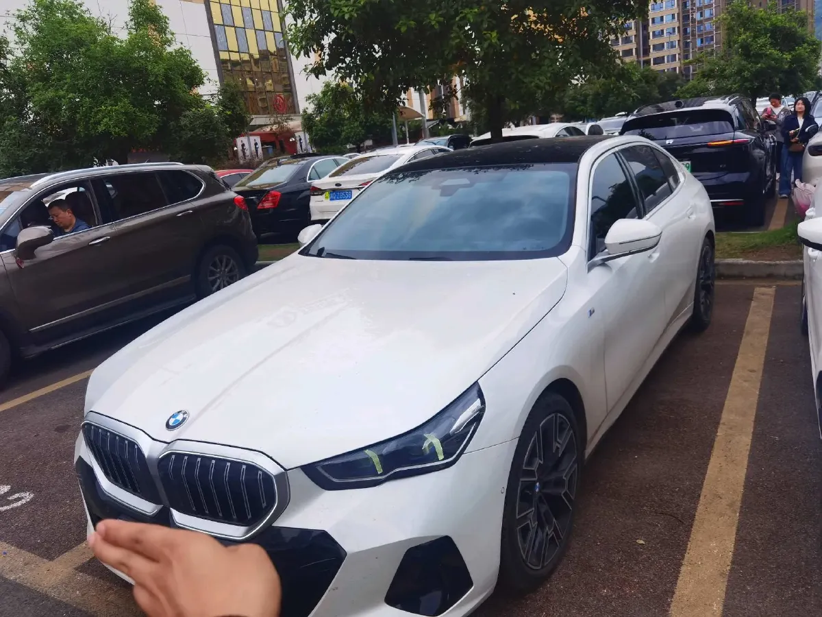 2024 BMW 5 Series 2.0T 258HP L4 8AT,autocango,china used car exporter,china ev exporter,chinese used car exporter,chinese used ev exporter