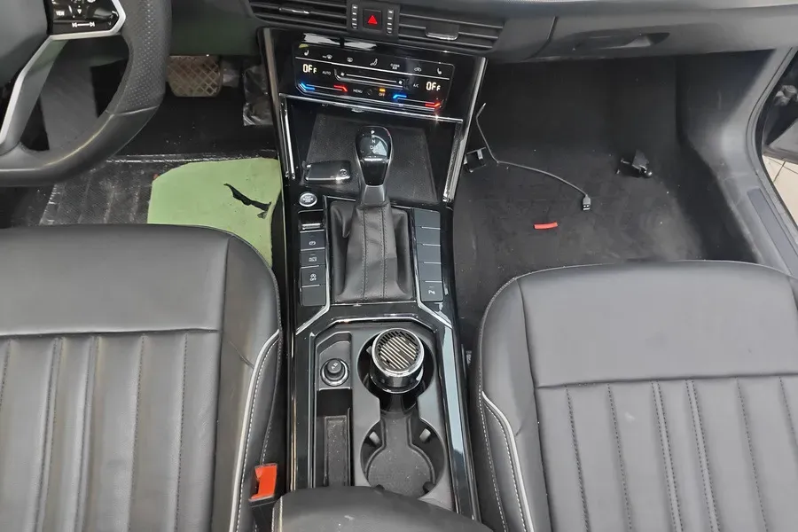 2023 Volkswagen Passat 2.0T 186HP L4 7DCT,autocango,china used car exporter,china ev exporter,chinese used car exporter,chinese used ev exporter