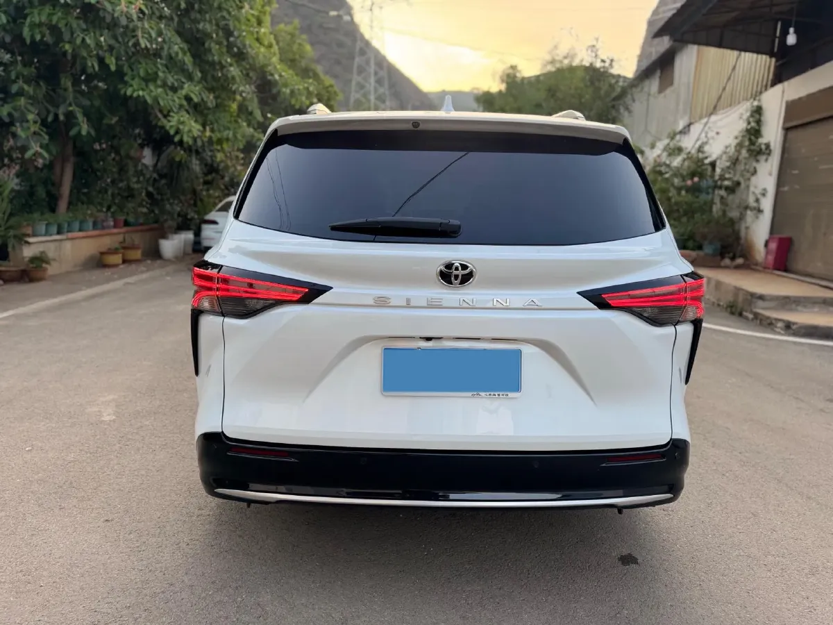2024 Toyota Sienna 2.5L 189HP L4 E-CVT Hybrid,autocango,china used car exporter,china ev exporter,chinese used car exporter,chinese used ev exporter
