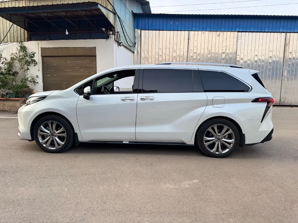 2024 Toyota Sienna 2.5L 189HP L4 E-CVT Hybrid,autocango,china used car exporter,china ev exporter,chinese used car exporter,chinese used ev exporter