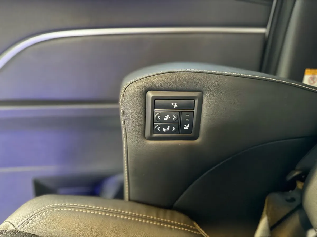 2024 Toyota Sienna 2.5L 189HP L4 E-CVT Hybrid,autocango,china used car exporter,china ev exporter,chinese used car exporter,chinese used ev exporter