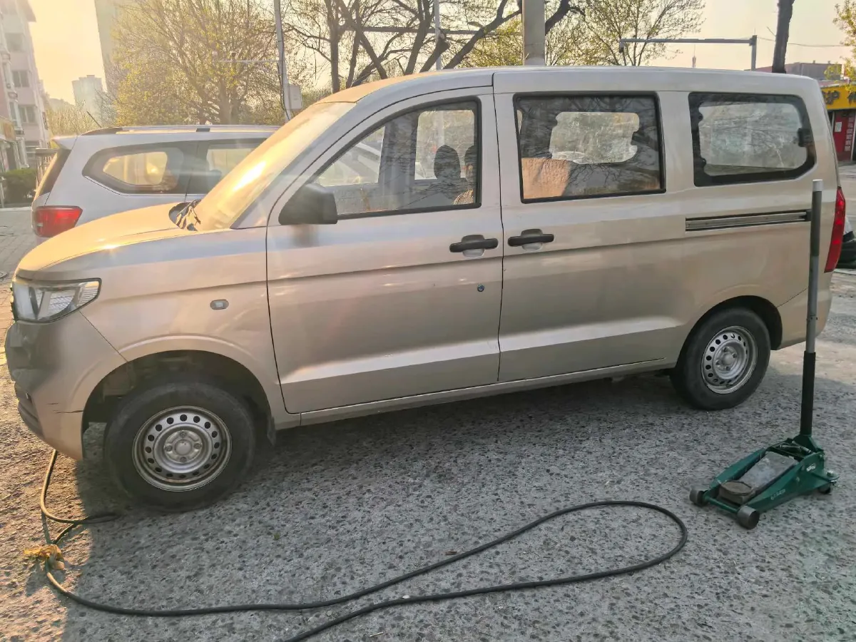 2019 WuLing HongGuang V 1.5L 99HP L4 6MT,autocango,china used car exporter,china ev exporter,chinese used car exporter,chinese used ev exporter